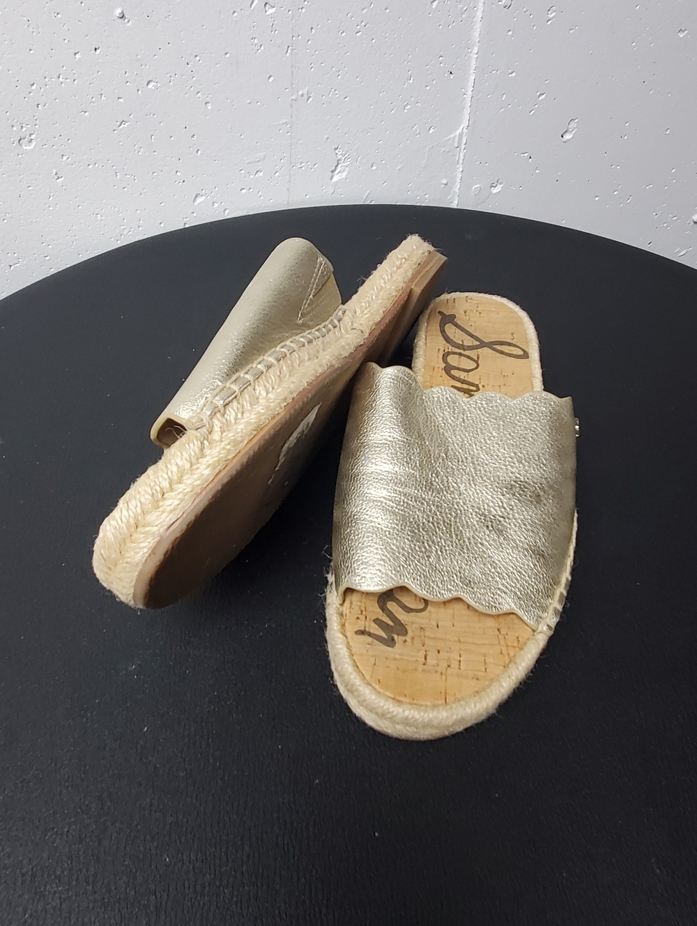 Sam Edelman FLAT Women's Metallic Gold Scalloped Slide Slip Ons Sandals - Size 7